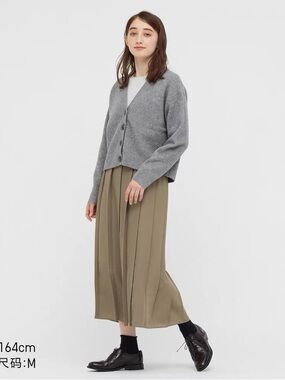 Uniqlo Olive Pleated Midi Skirt